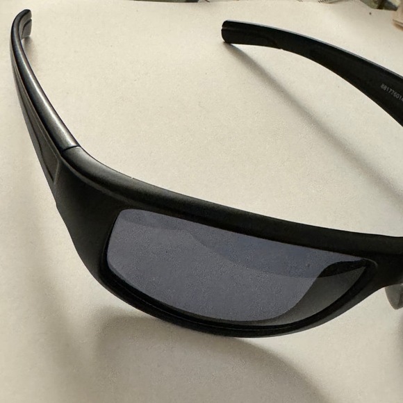 Sharp Polarized Black on Black GQ Mens Sunglasses NEW! Rare only 1! retro modern - Picture 7 of 7